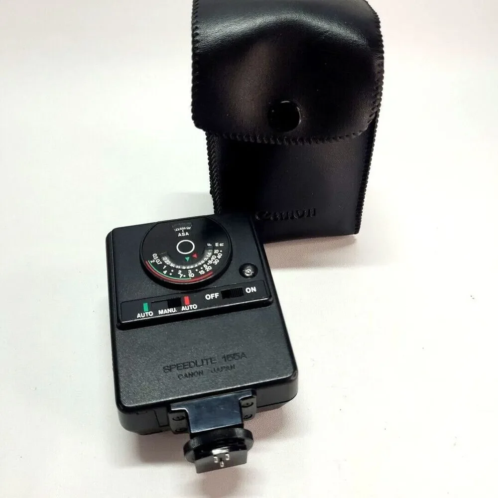 CANON AT-1 SLR 35mm Film Camera with Zoom Lens. Vintage